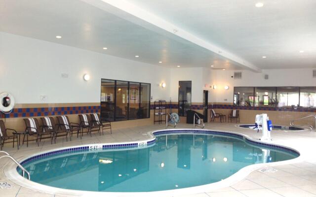 Holiday Inn Express & Suites Bridgeport, an IHG Hotel