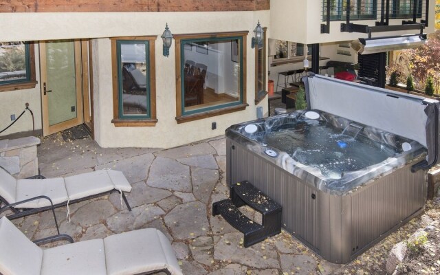 Eiger 9 3 Bedroom Condo by RedAwning