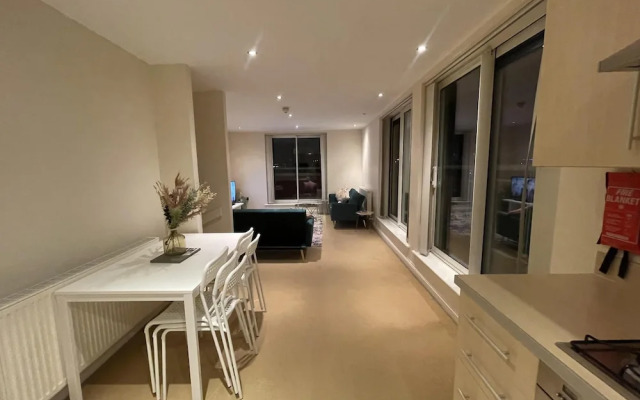 Free Parking Near City Centre & Stadium Sleeps 6-8
