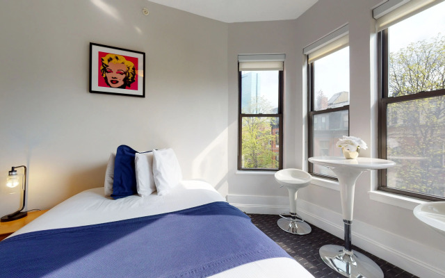 Maverick Suites at 400 Columbus Ave