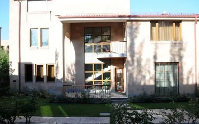 Villa Hyusisayin Charagayt