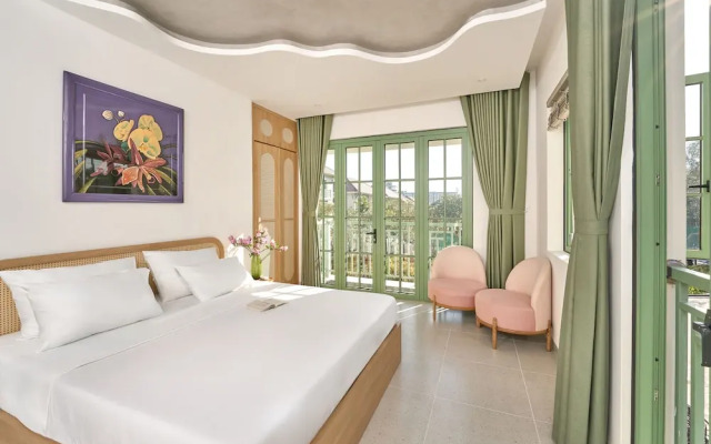 Luxury 4 bedroom Solar Villa