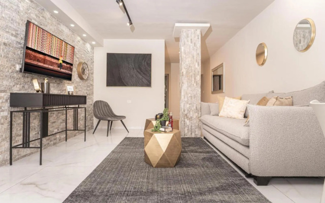 Renovated 2 BR with 2 BTH front Mamilla Mall
