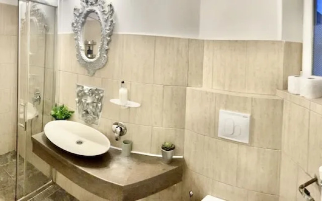 Baroq Central City Apartment