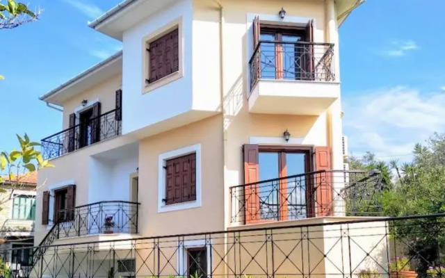 Pelion-Seaside Luxury House with parking