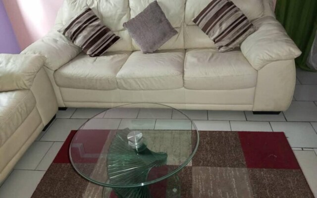 Remarkable 1 Bedroom Flat in Bonaberie Ancienne
