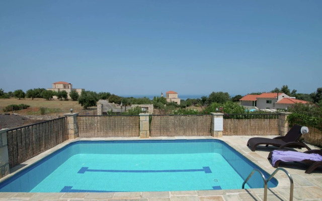 Villa with Private Swimming Pool near Gerani Sea Beach