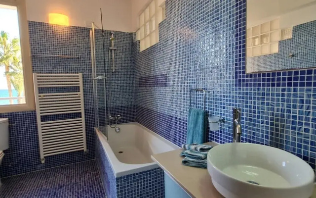 Stunning 5-bed Beach Front Villa, Private Beach