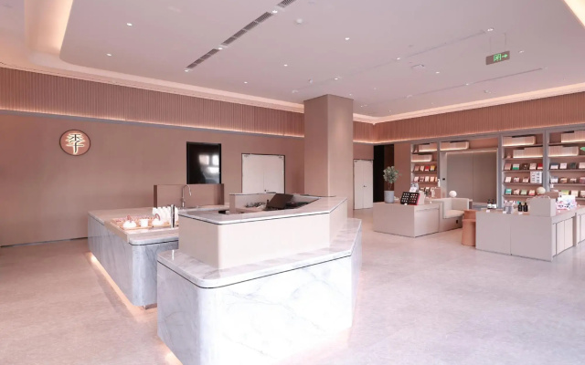 JI Hotel (Yancheng High-Speed Railway Station Baolong Square)