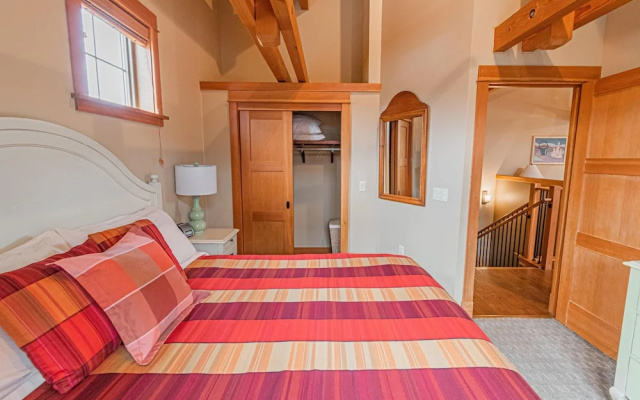 Lodges at Cannon Beach B2