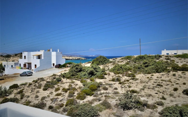 Moraitis Studios Dioni Lux Inn