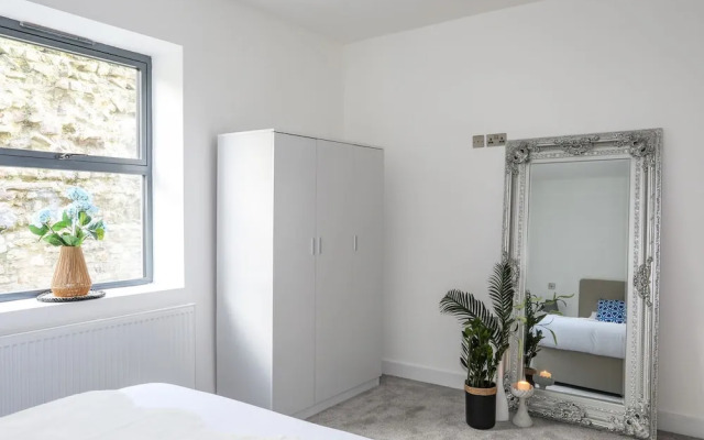 Bryn Min Manton Apartment