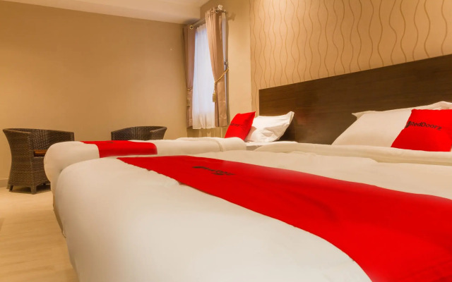 RedDoorz Plus @ Dipatiukur