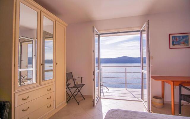 3 Bedroom Beach House with private sea access
