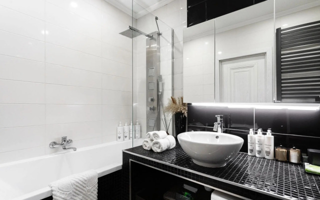 Tsvetnoy Boulevard Luxury Apartment at 75 Artillery Street