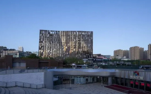 Lanfeng Hotel (Qingdao North Station)