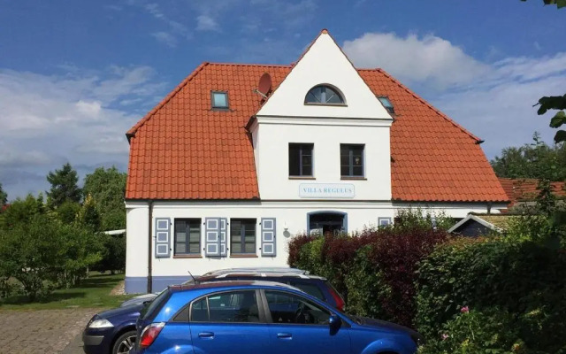 Neue Reihe 43 Villa Regulus OG