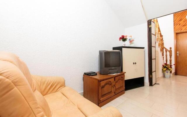 Apartment Knez 1 - 50m from beach