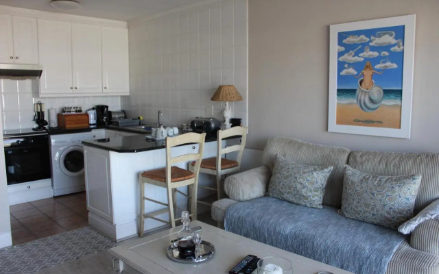 Waterfront, 17 Quay West