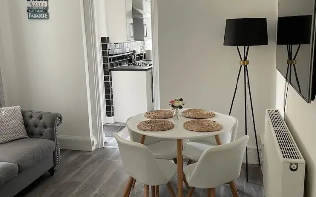 2-bed, Sleeps 4, Free Parking, Pets Allowed