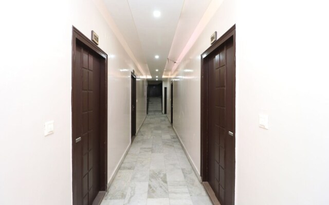 OYO 29637 Hotel Kakkar