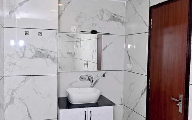 Hotel Golden By Admire Stay