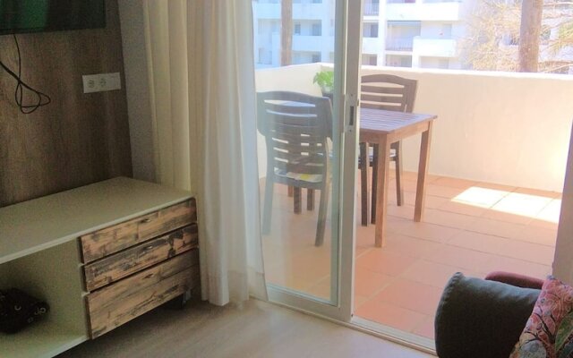 Apartment with 2 Bedrooms in Roses, with Pool Access, Enclosed Garden And Wifi - 2 Km From the Beach