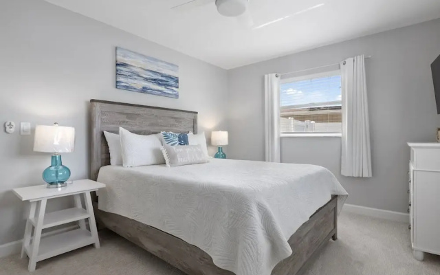 Blue Chill 3 Bedroom Home by RedAwning
