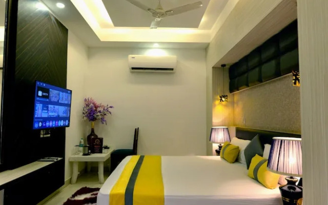Oyo 11367 Hotel Yellow