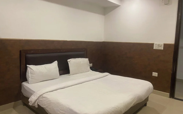 Hotel Golden Plam Tilak Nagar Market