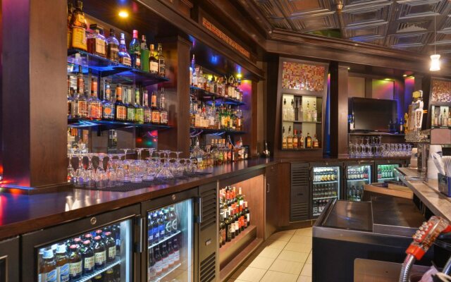 Ramada Plaza by Wyndham Sheridan Hotel & Convention Center