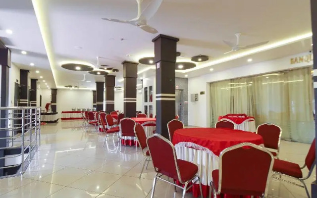 Le Moshe Inn by OYO Rooms