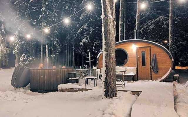 Saarj¿e puhkemaja tuba koos hommikus¿¿giga