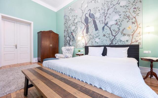 Victoria Apartment 1901