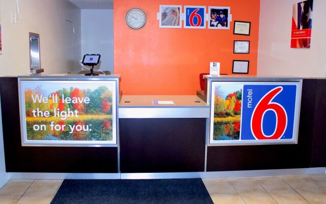 Motel 6 New Stanton, PA