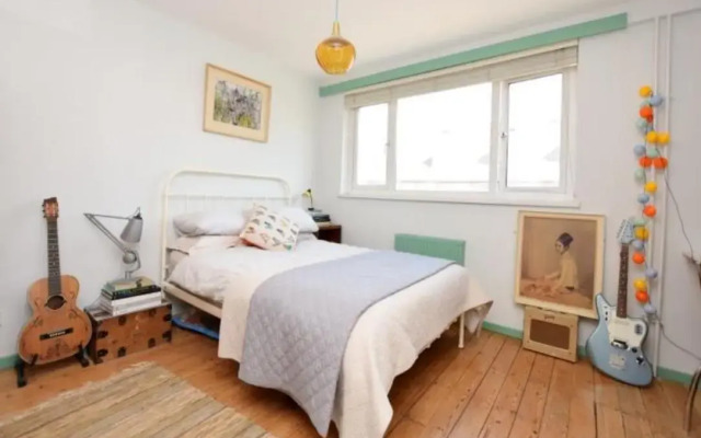 Stylish 3 Bed House with Parking in Bermondsey, Se1