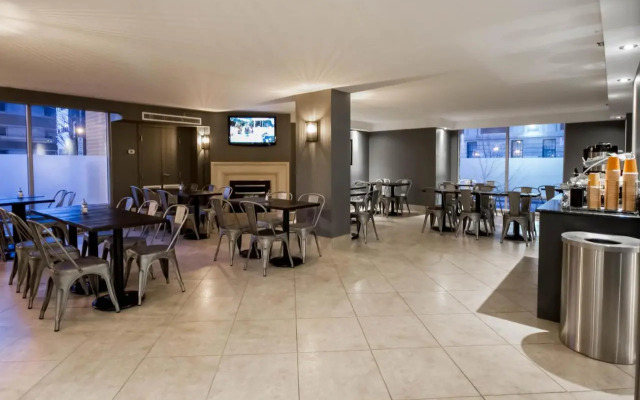 Hotel Faubourg Montreal - ex Holiday Inn Express Hotel & Suites Centr