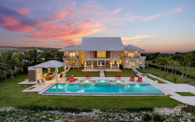 Stunning 6BR Villa With Ocean View in Cap Cana