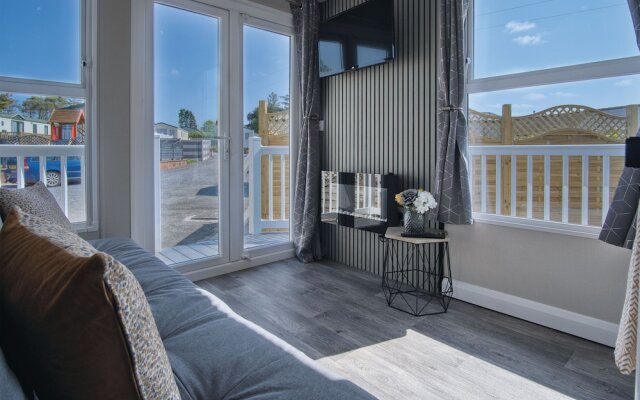 The Studio - 1 Bedroom Cabin - Amroth