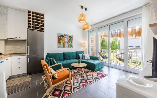 Talea Joyful Stay in Tale