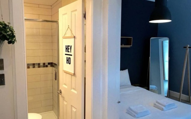 1 Bedroom Flat In Edinburghs New Town