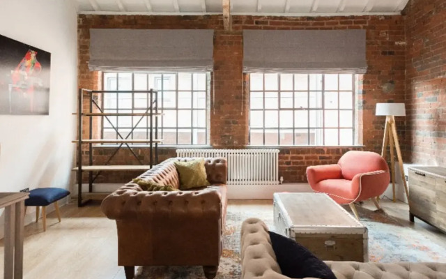 The Warehouse Loft - Trendy Converted Warehouse 3bdr
