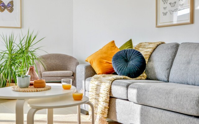 Phaedrus Living: Seaside Luxury Flat Lighthouse 67