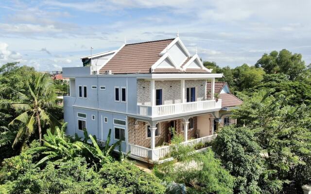Realkhom Villa