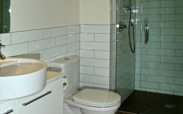 Hananui Lodge and Apartments