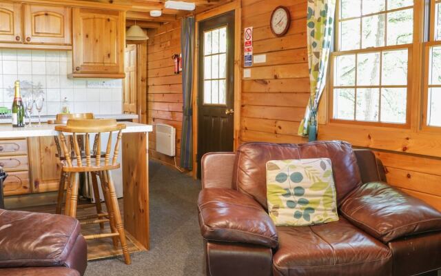 Hollies Lodge