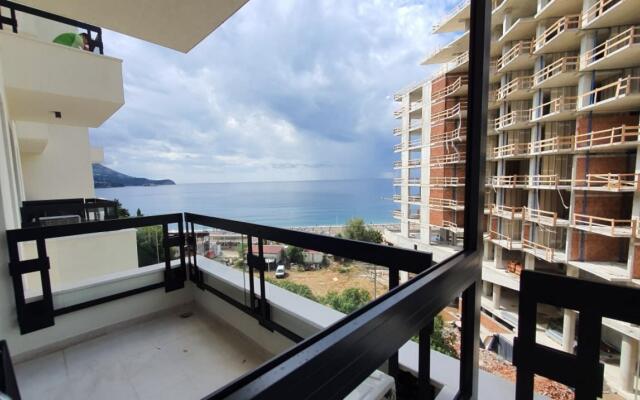 Luminous Apartment with Balcony near Budva Riviera