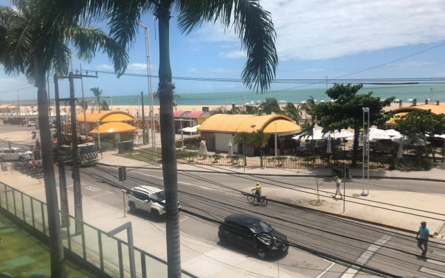 Alugo Temporada apartamento frente ao mar de Fortaleza.
