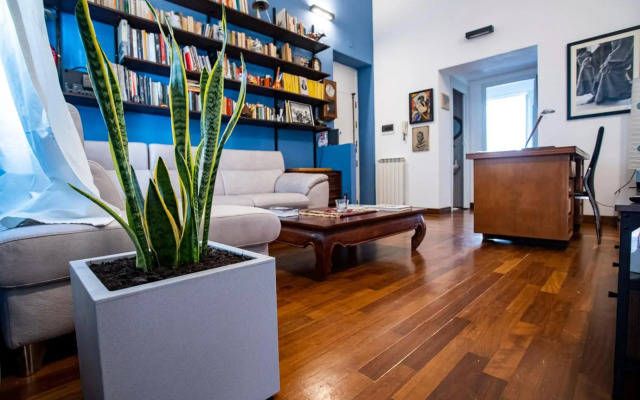 Travellers Photo Home