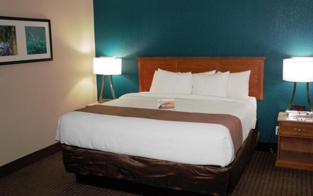 Quality Inn & Suites Near White Sands National Park